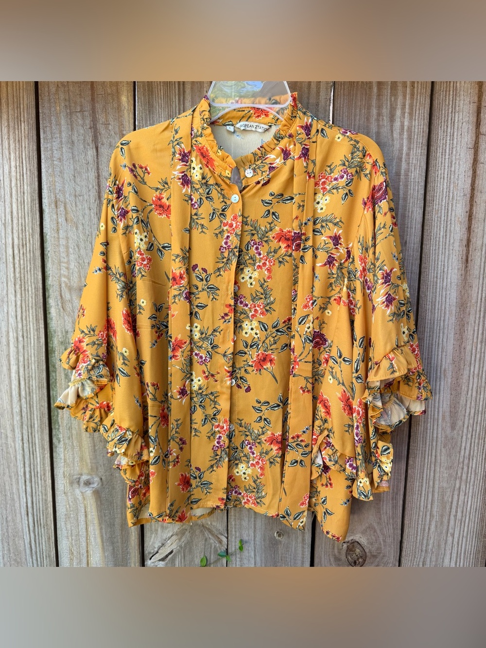 Women Yellow Floral Mock Neck Flutter Batwing Sleeve Gold Ruffle Blouse/Large
